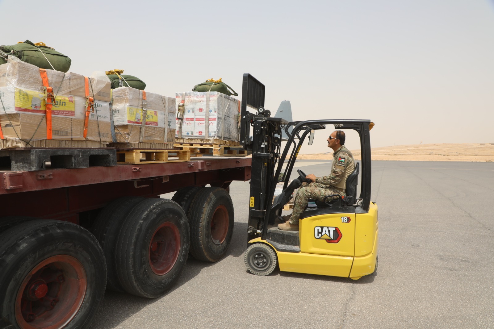 الأردن يواصل إرسال المساعدات إلى غزة عبر إنزالات جوية جديدة