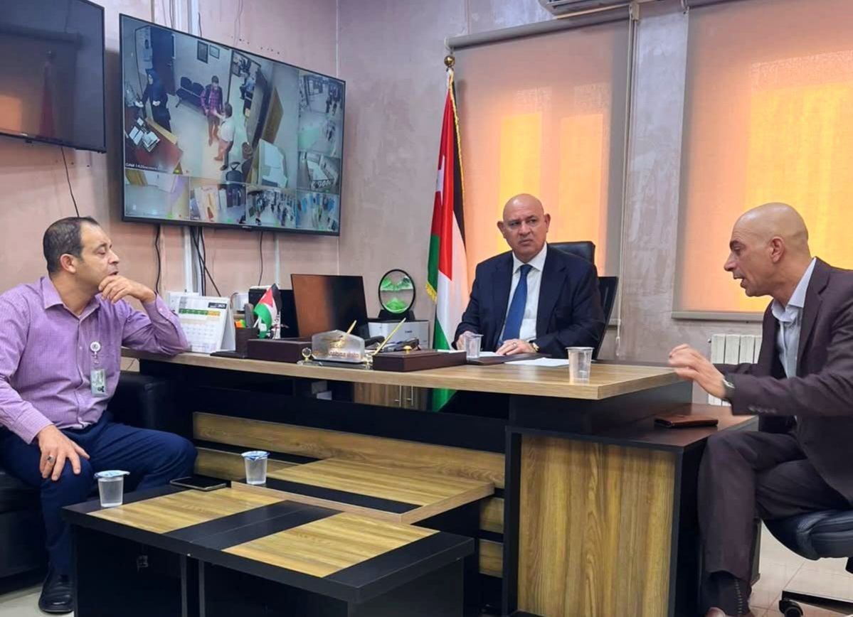 محافظ جرش يتفقد المستشفى الحكومي