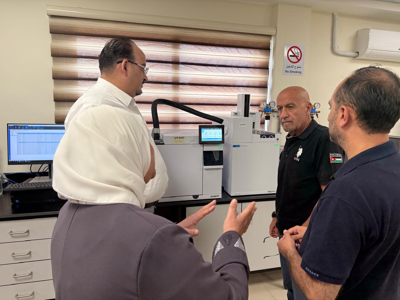 وزير المياه يتفقد مرافق للتزويد المائي