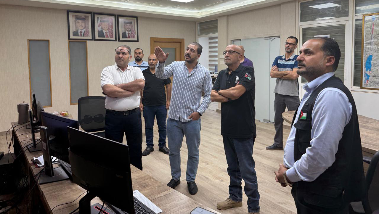 وزير المياه يتفقد مرافق للتزويد المائي