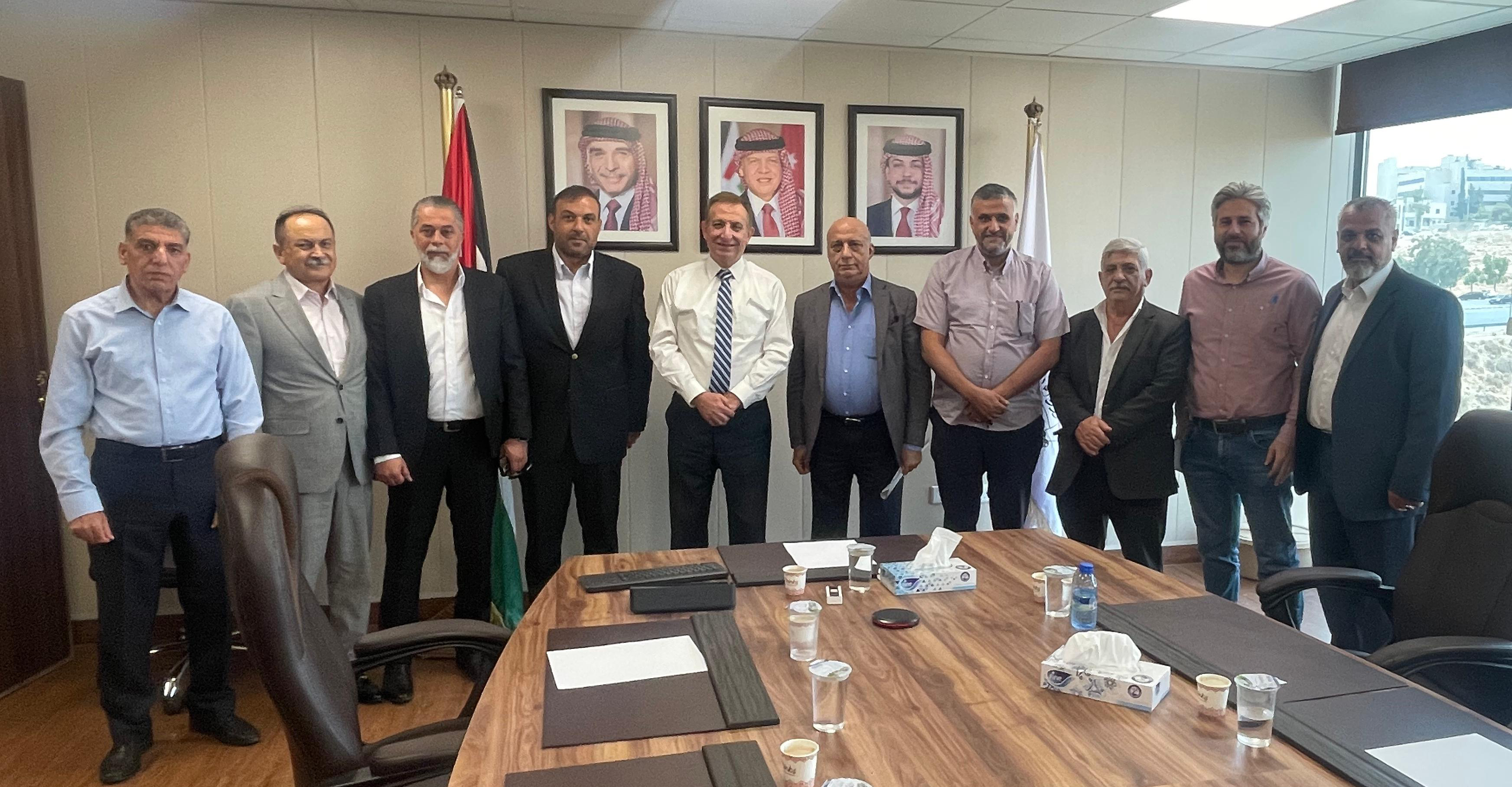 وزير الزراعة يبحث مع نقابة أصحاب المعاصر تحديات قطاع الزيتون