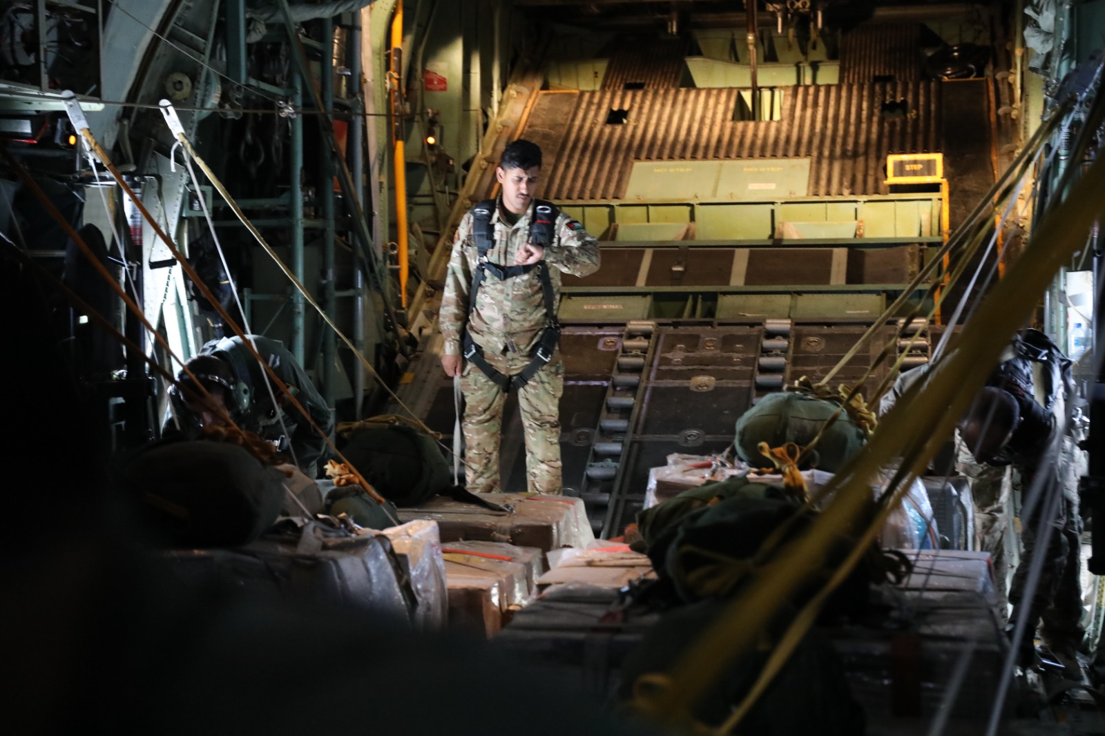 الأردن يواصل إيصال المساعدات إلى غزة عبر إنزالات جوية جديدة