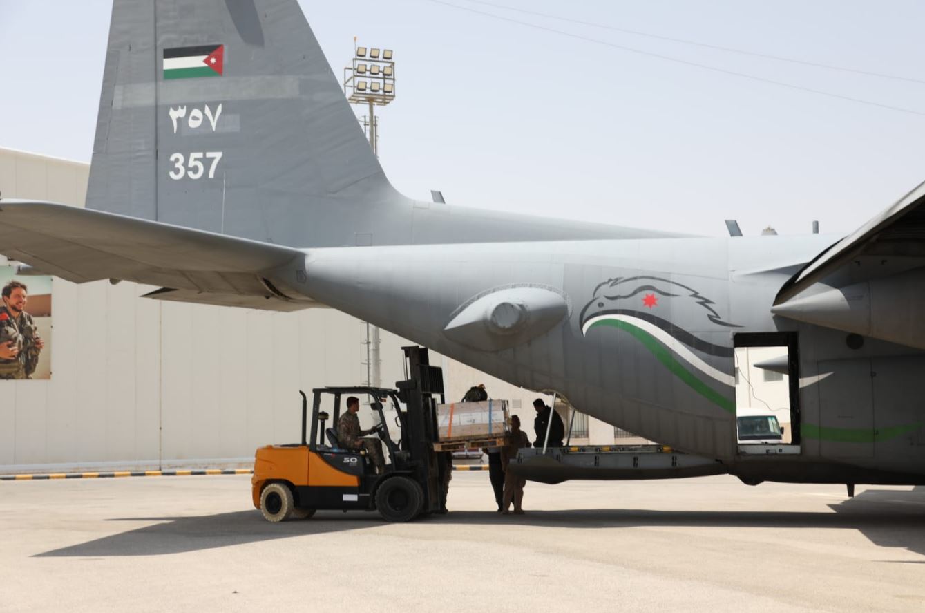 الأردن يواصل إيصال المساعدات إلى غزة عبر إنزالات جوية جديدة