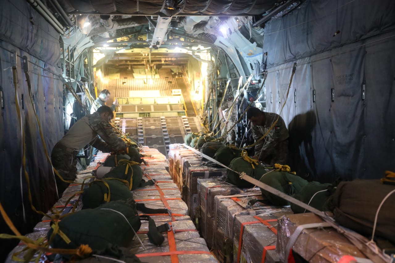 الأردن يواصل إيصال المساعدات إلى غزة عبر إنزالات جوية جديدة