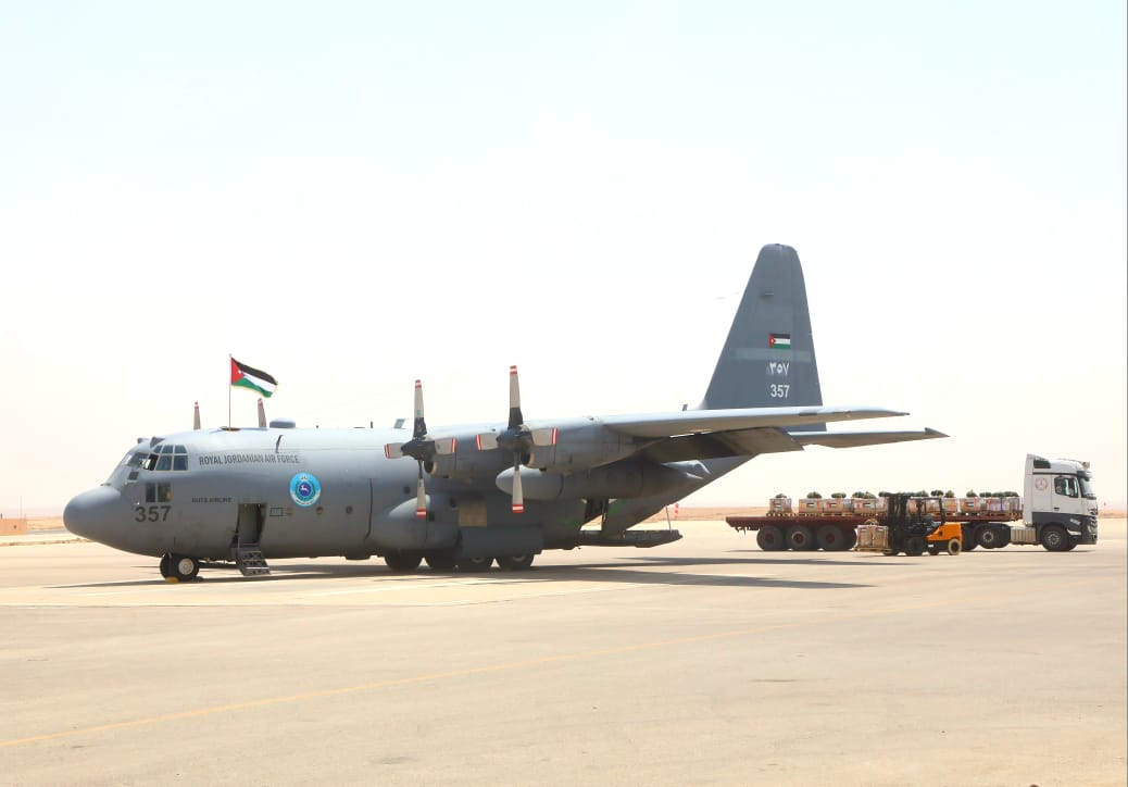 الأردن يواصل إيصال المساعدات إلى غزة عبر إنزالات جوية جديدة