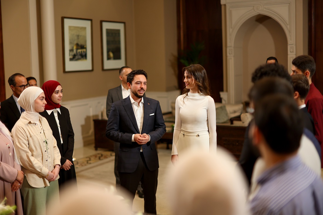 الأمير الحسين يستقبل أوائل الثانوية في قصر بسمان