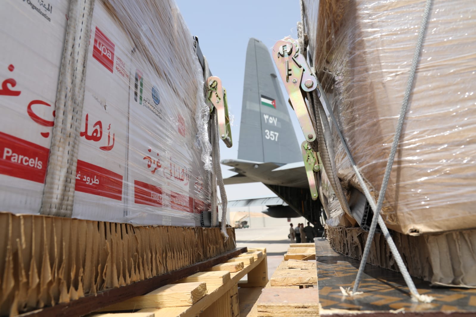 الأردن يواصل إيصال المساعدات إلى غزة عبر إنزالات جوية جديدة