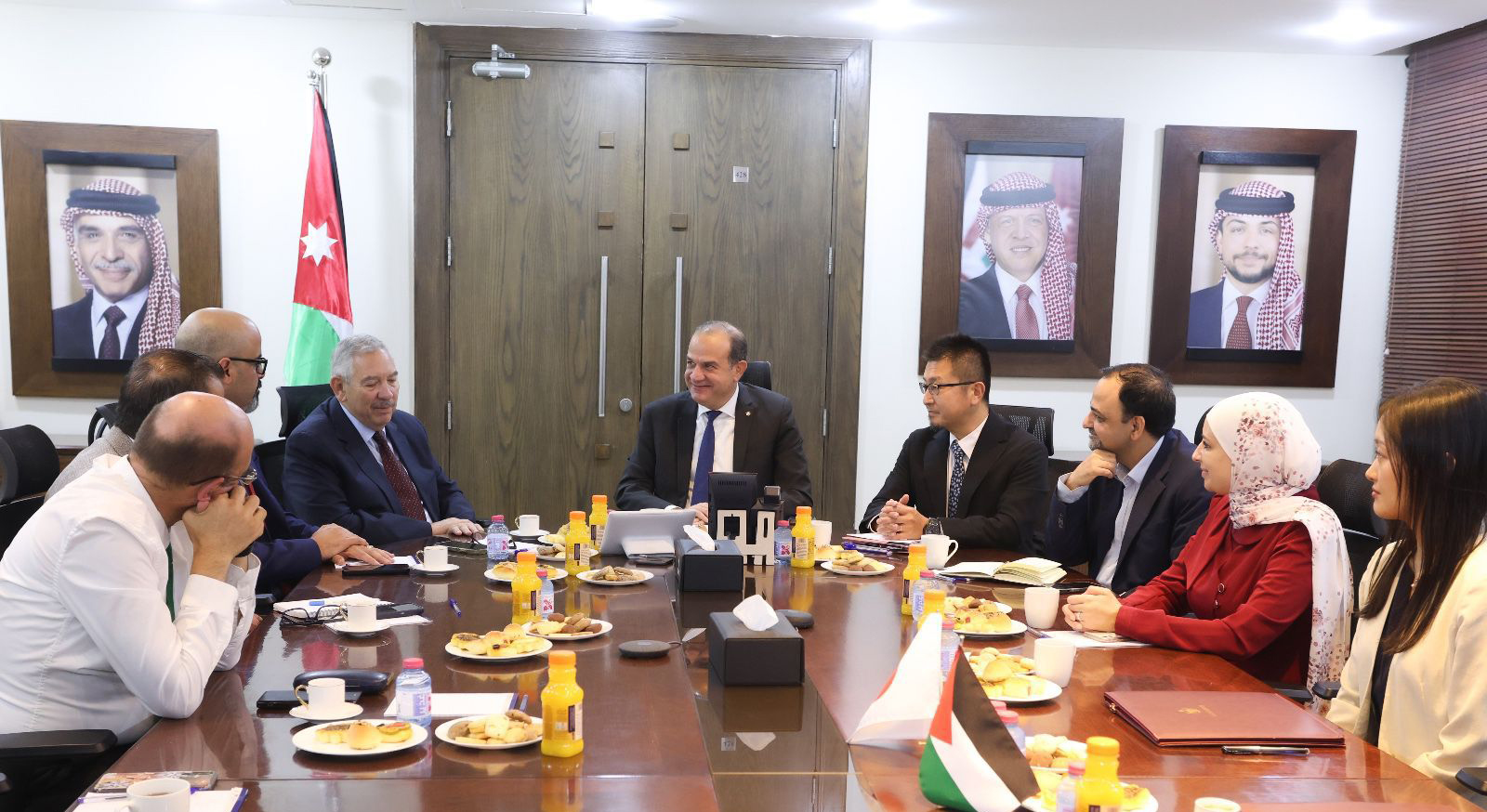 توقيع عقد تنفيذ مشروع نظام مساعد ذكي لصالح العقبة الاقتصادية