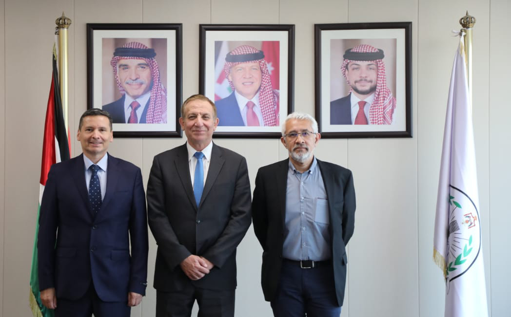 وزير الزراعة يستقبل السفير الكولومبي