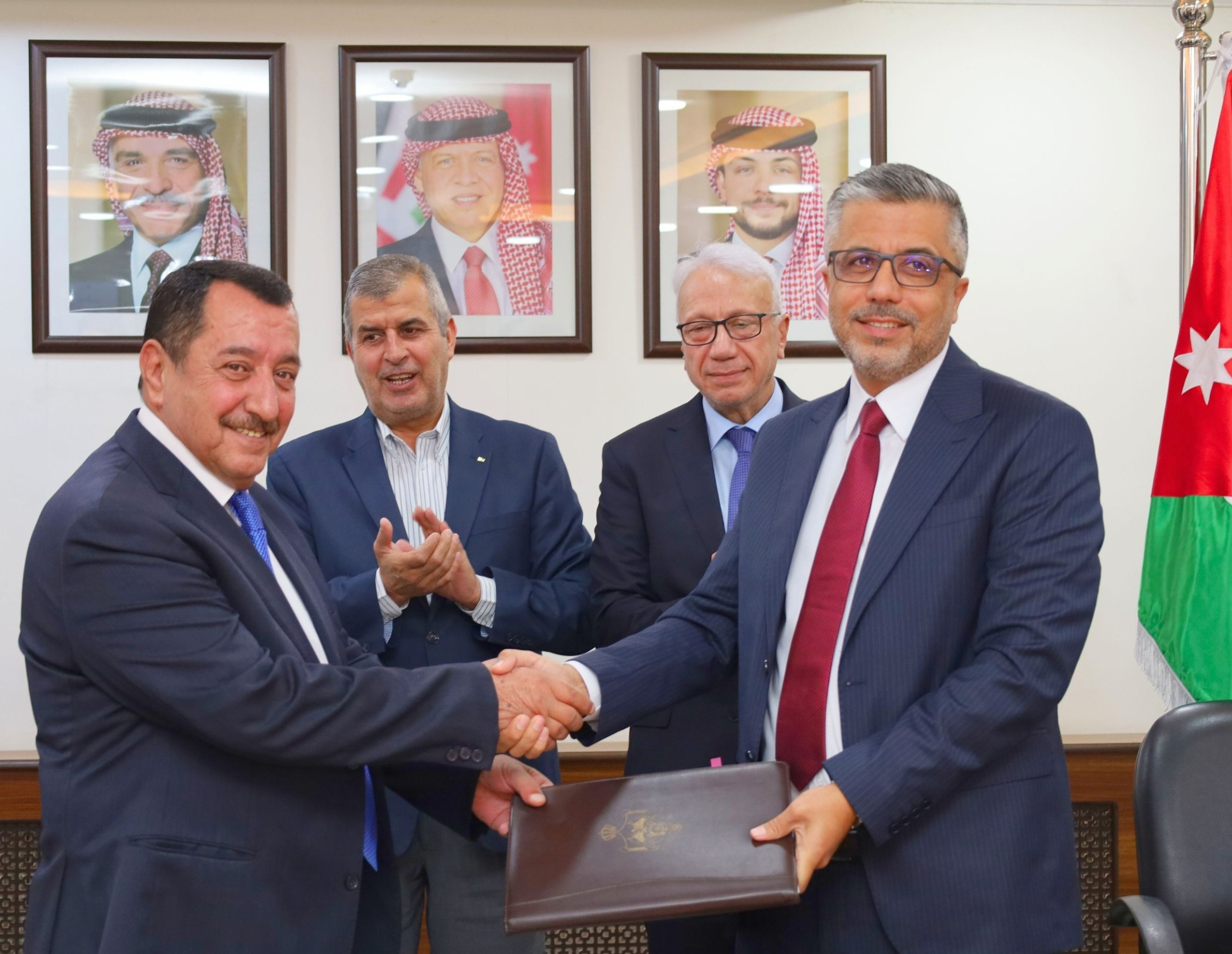 اتفاقيتان استراتيجيتان لتطوير البنية التحتية للغاز الطبيعي دعما للقطاع الصناعي