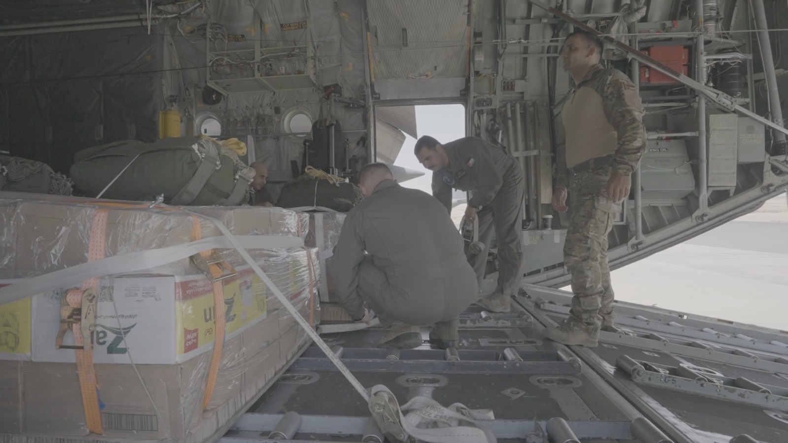 الأردن يواصل إيصال المساعدات إلى غزة عبر إنزالات جوية جديدة