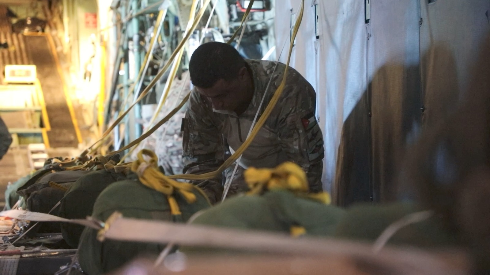 الأردن يواصل إيصال المساعدات إلى غزة عبر إنزالات جوية جديدة