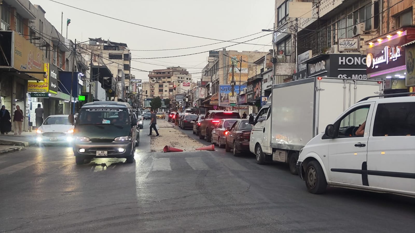 بلدية إربد تغلق جزءًا من شارع الملك الحسين لاستكمال أعمال صيانة