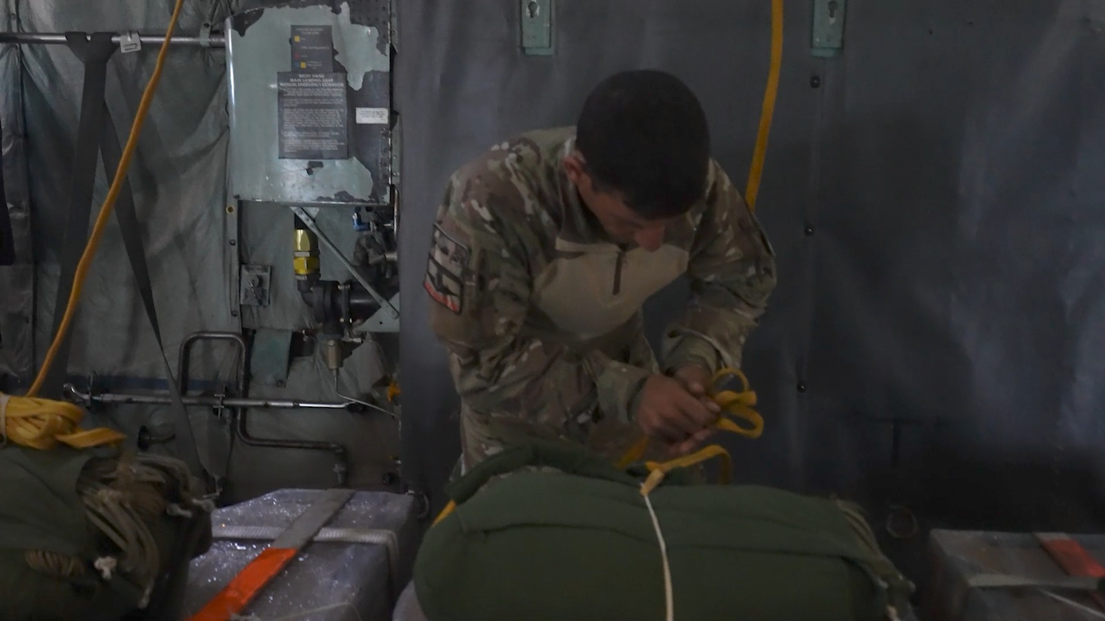 الأردن يواصل إيصال المساعدات إلى غزة عبر إنزالات جوية جديدة