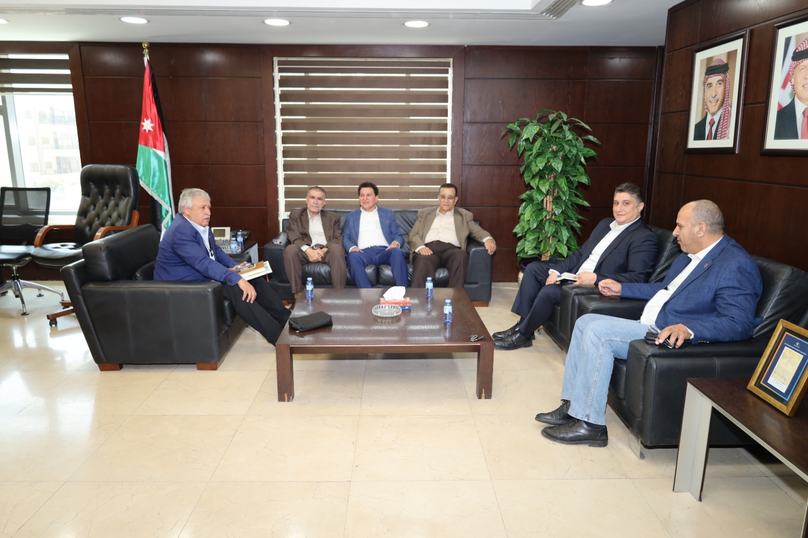وزير النقل يلتقي ممثلي قطاعات الشاحنات والباصات والنقل السياحي