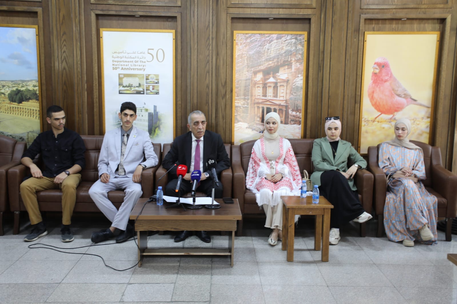 وزير الثقافة يكرم أوائل الثانوية العامة في المملكة