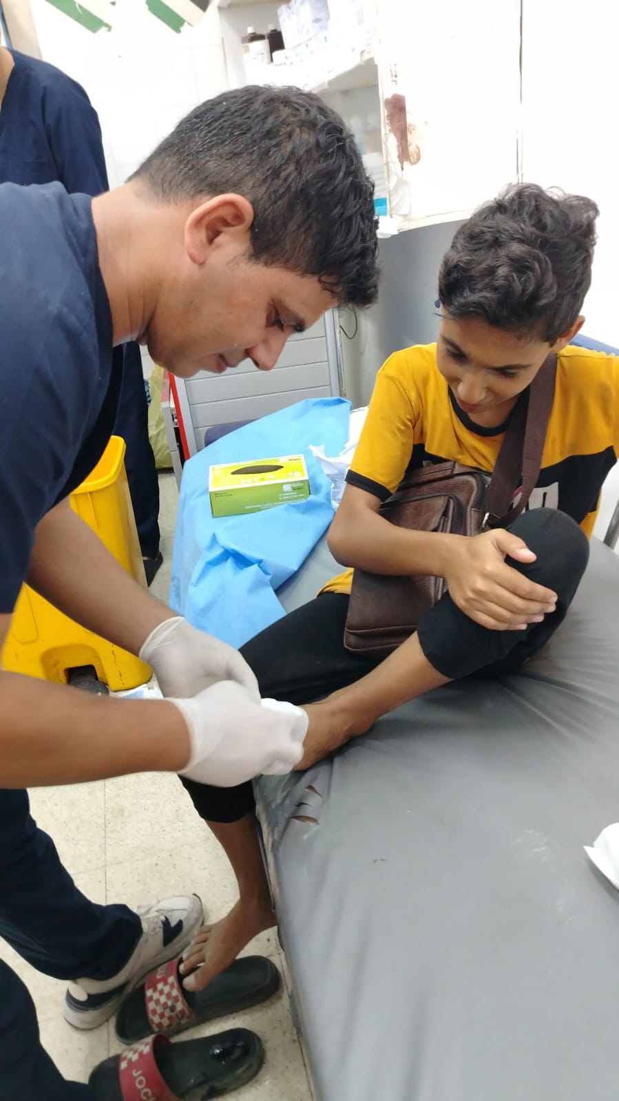 طواقم المستشفى الميداني الأردني غزة/83 تباشر أعمالها