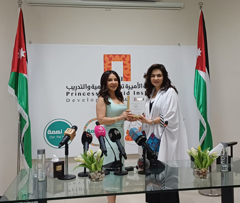 الفنانة ماغي بو غصن سفيرة مؤسسة الأميرة تغريد للمرأة من فاقدات السند الأسري