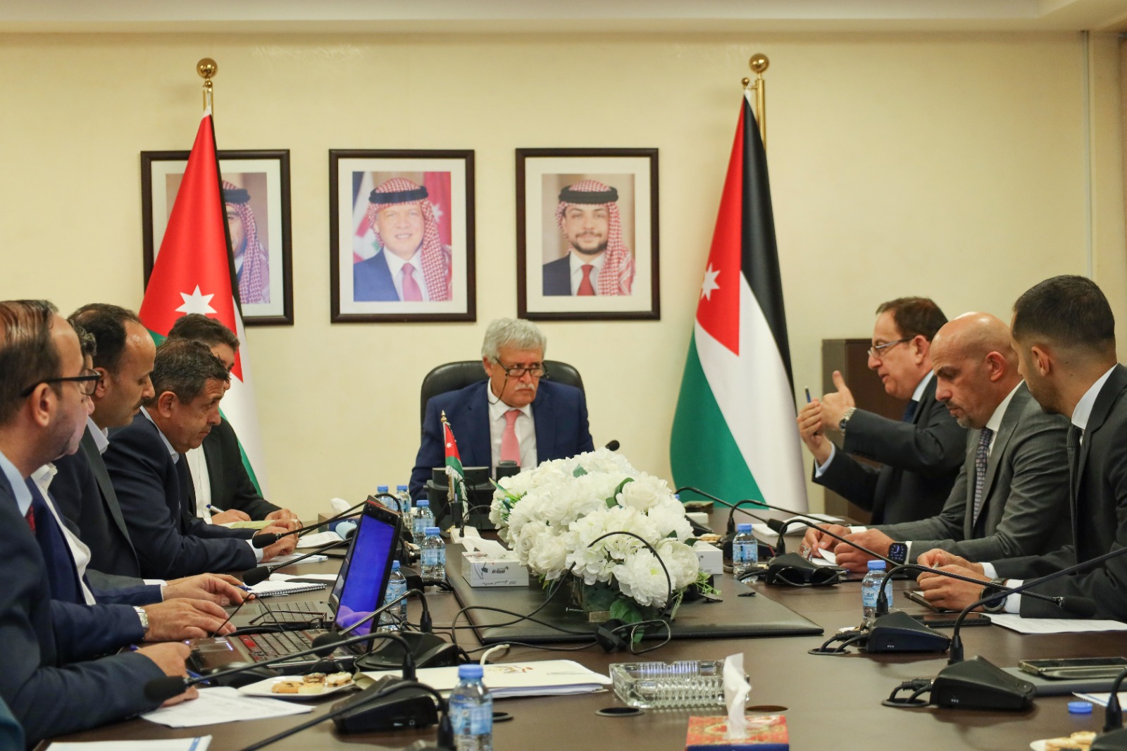 وزير النقل يؤكد أهمية تسريع ترخيص وتشغيل مطار عمان المدني