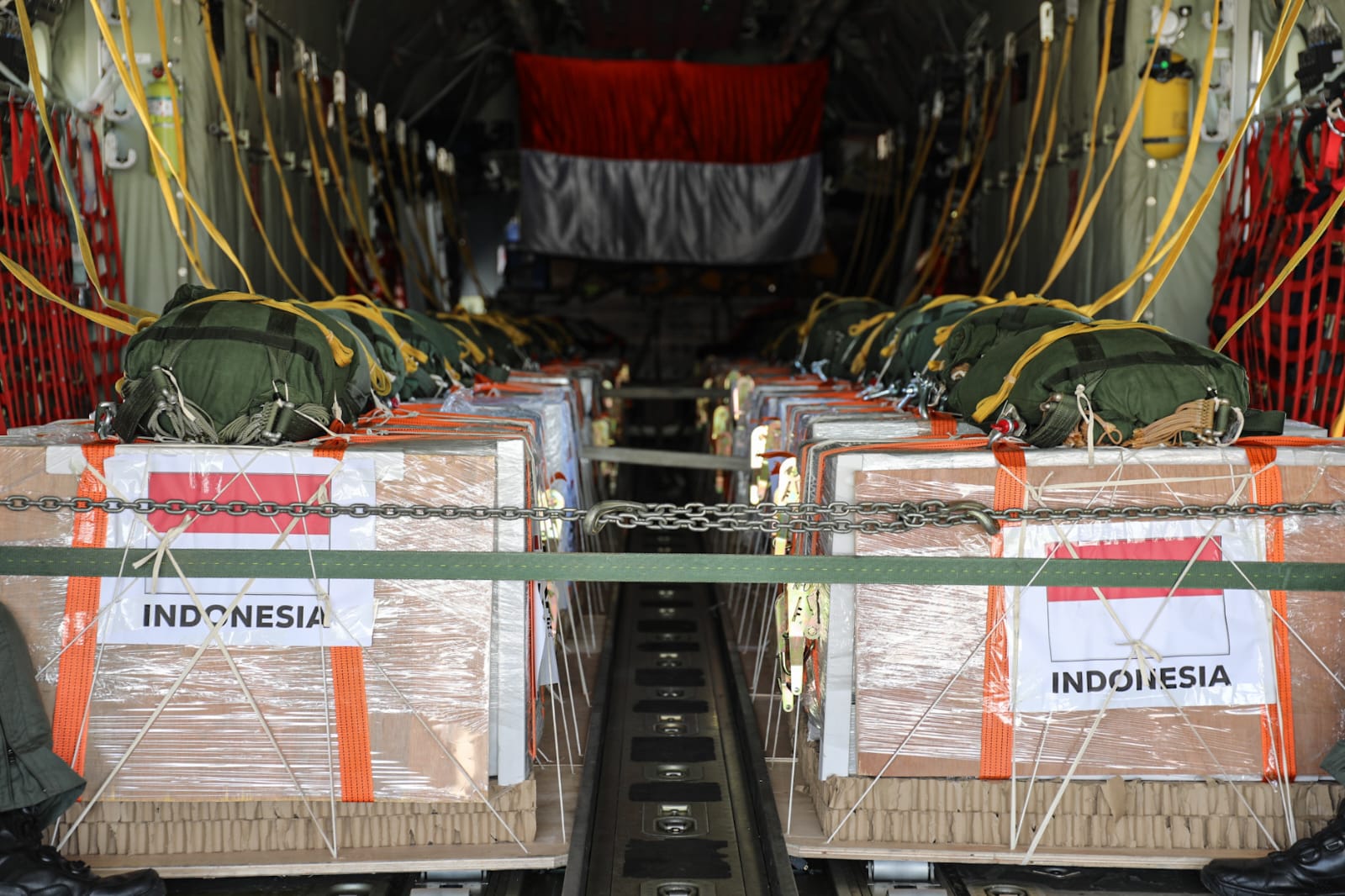 القوات المسلحة الأردنية تنفذ 10 إنزالات جوية على قطاع غزة بمشاركة دولية