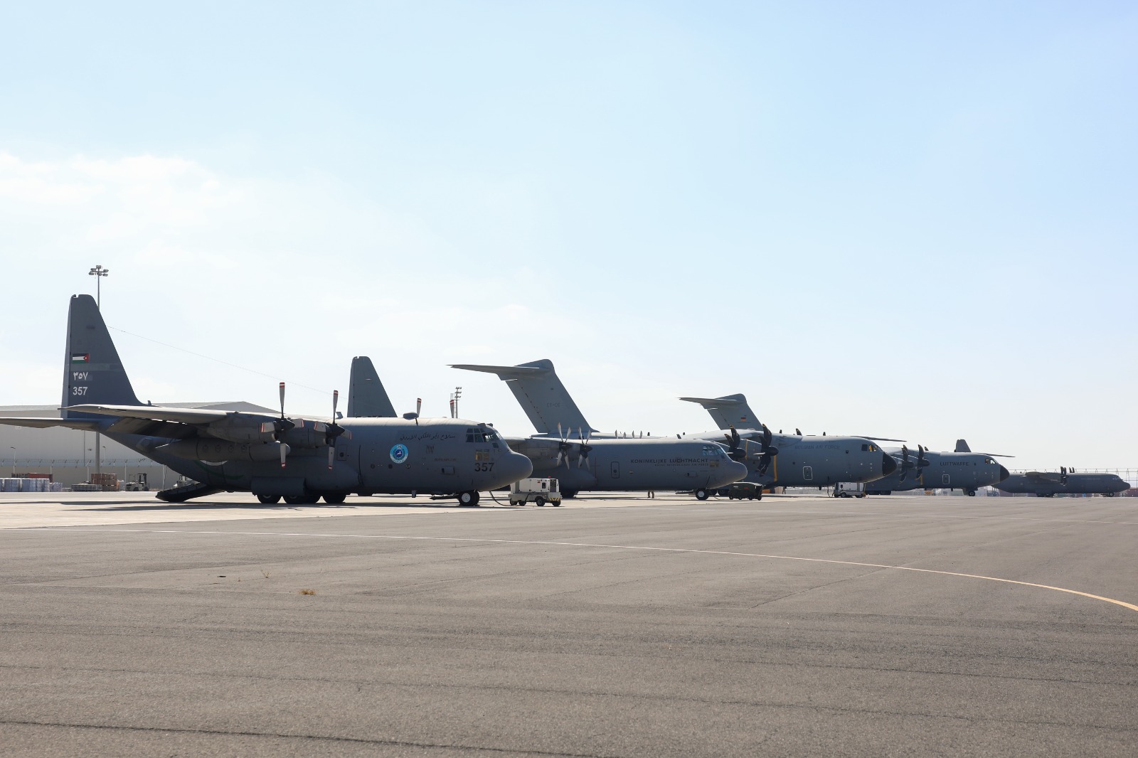 الأردن يواصل إرسال المساعدات إلى غزة عبر إنزالات جوية جديدة