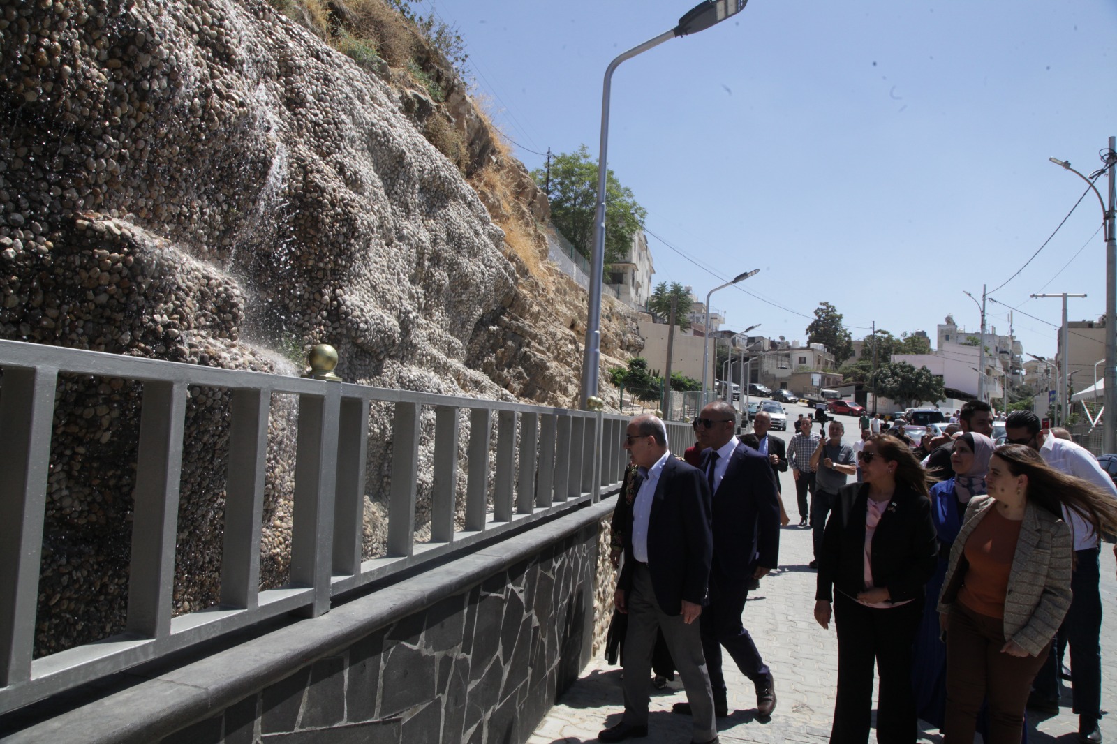 المصري يفتتح مشروع عين ماحص البيئي ويتفقد سير العمل في بلديتي السلط والعارضة