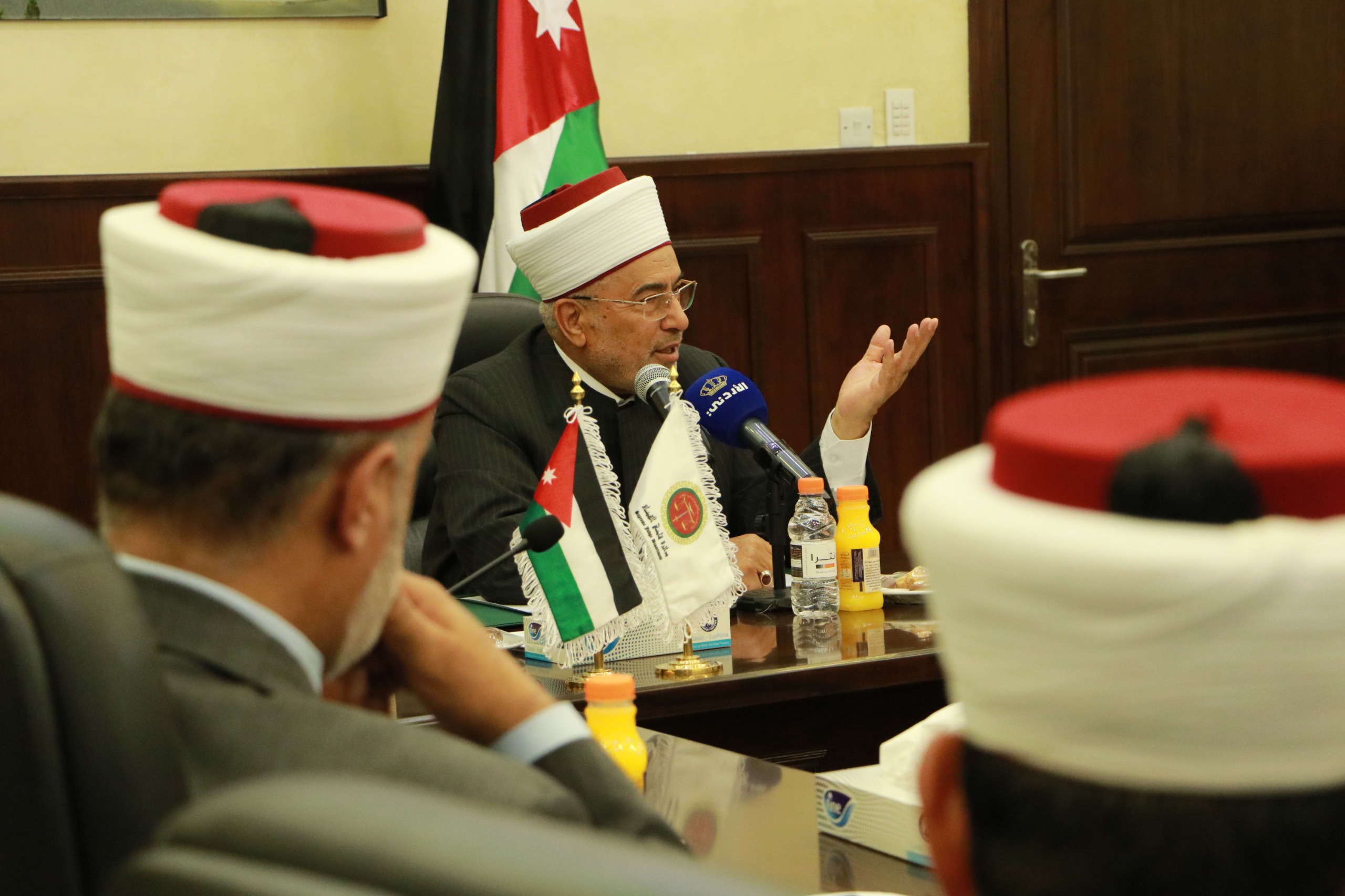 قاضي القضاة يستقبل لجنة التوجيه الوطني والإعلام النيابية