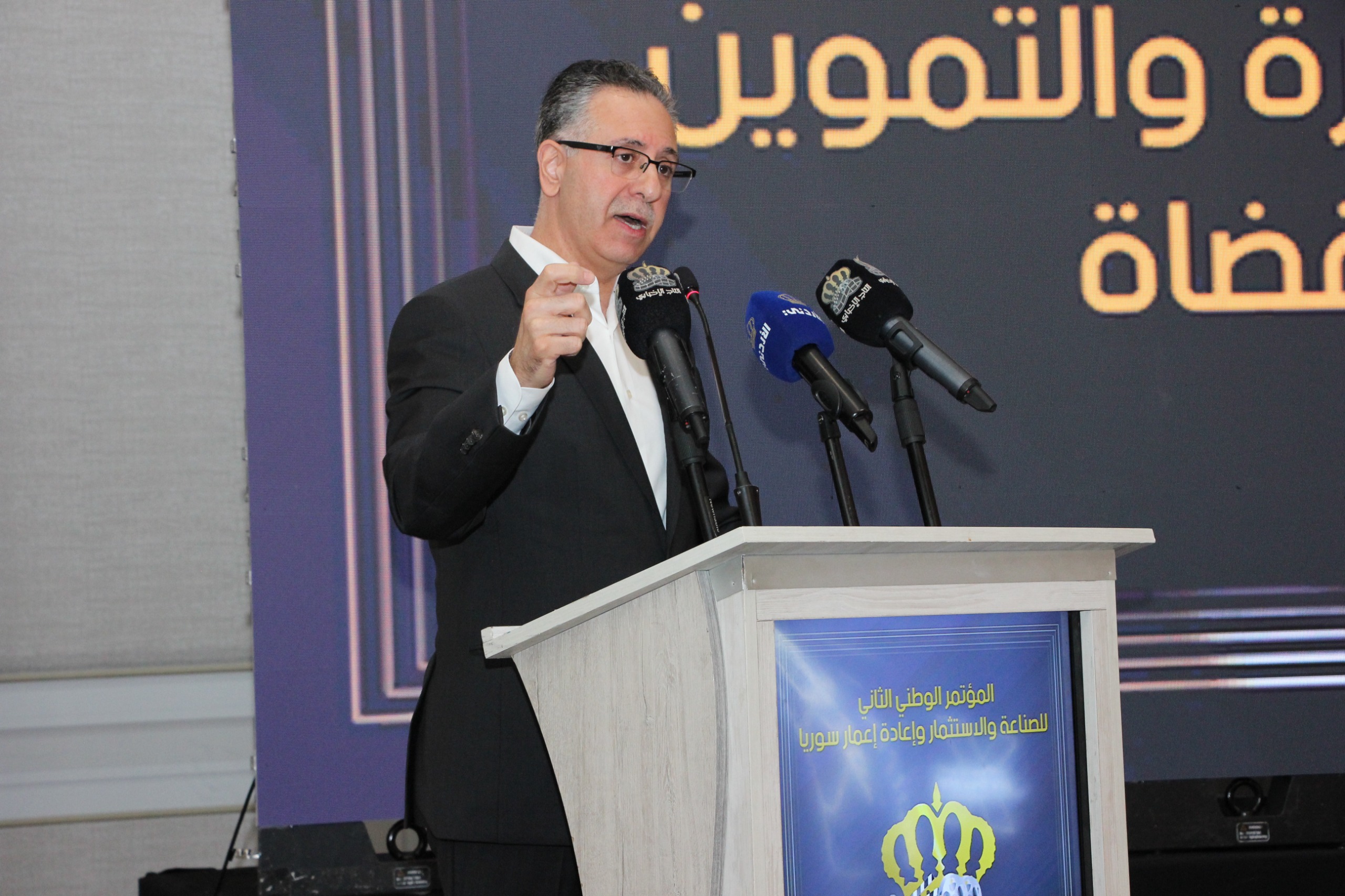 200 إلى 250 شاحنة أردنية تدخل سوريا يوميًا محمّلة بمنتجات وطنية