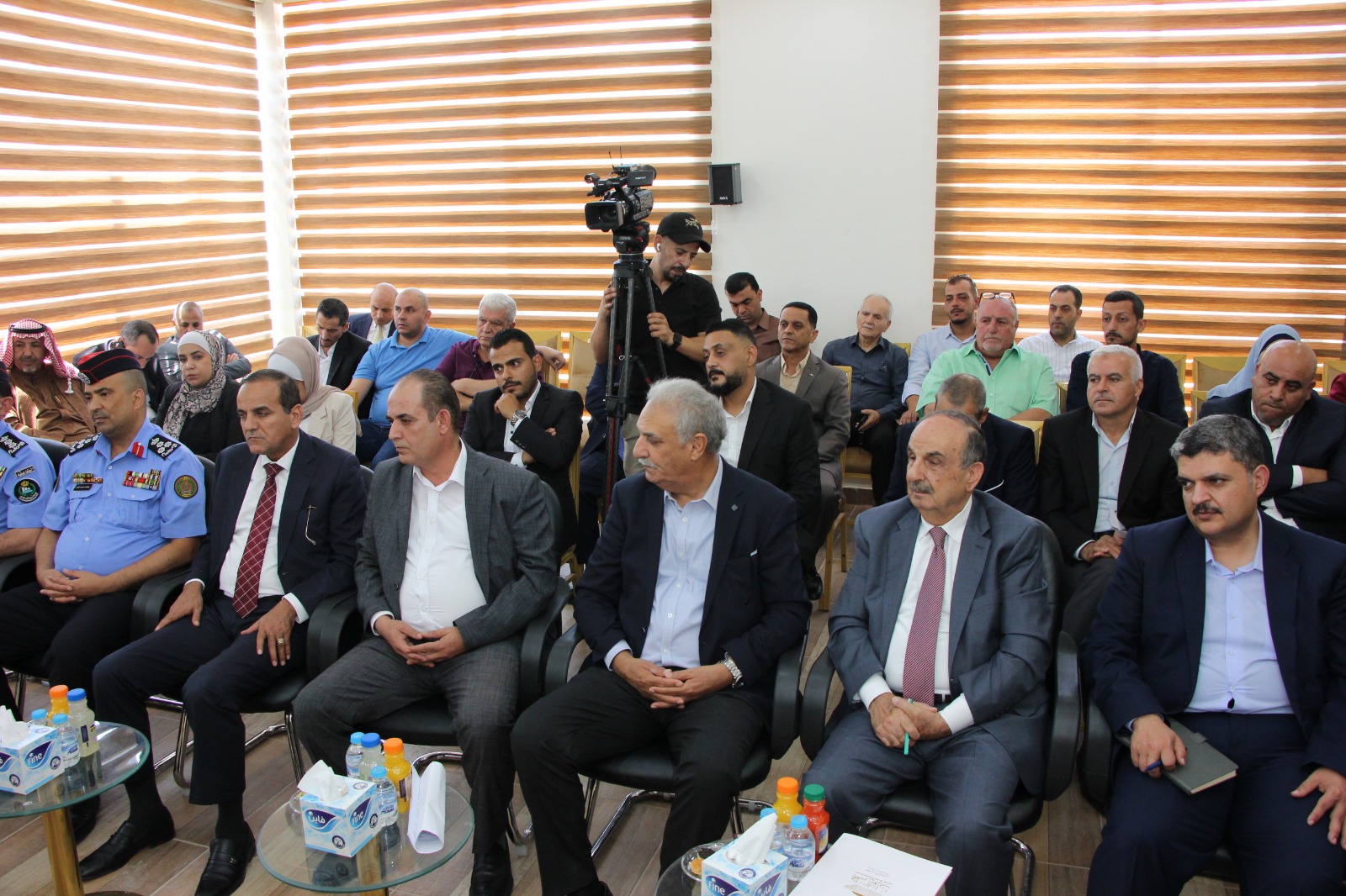 الوزير القضاة يلتقي المستثمرين في مدينة مادبا الصناعية