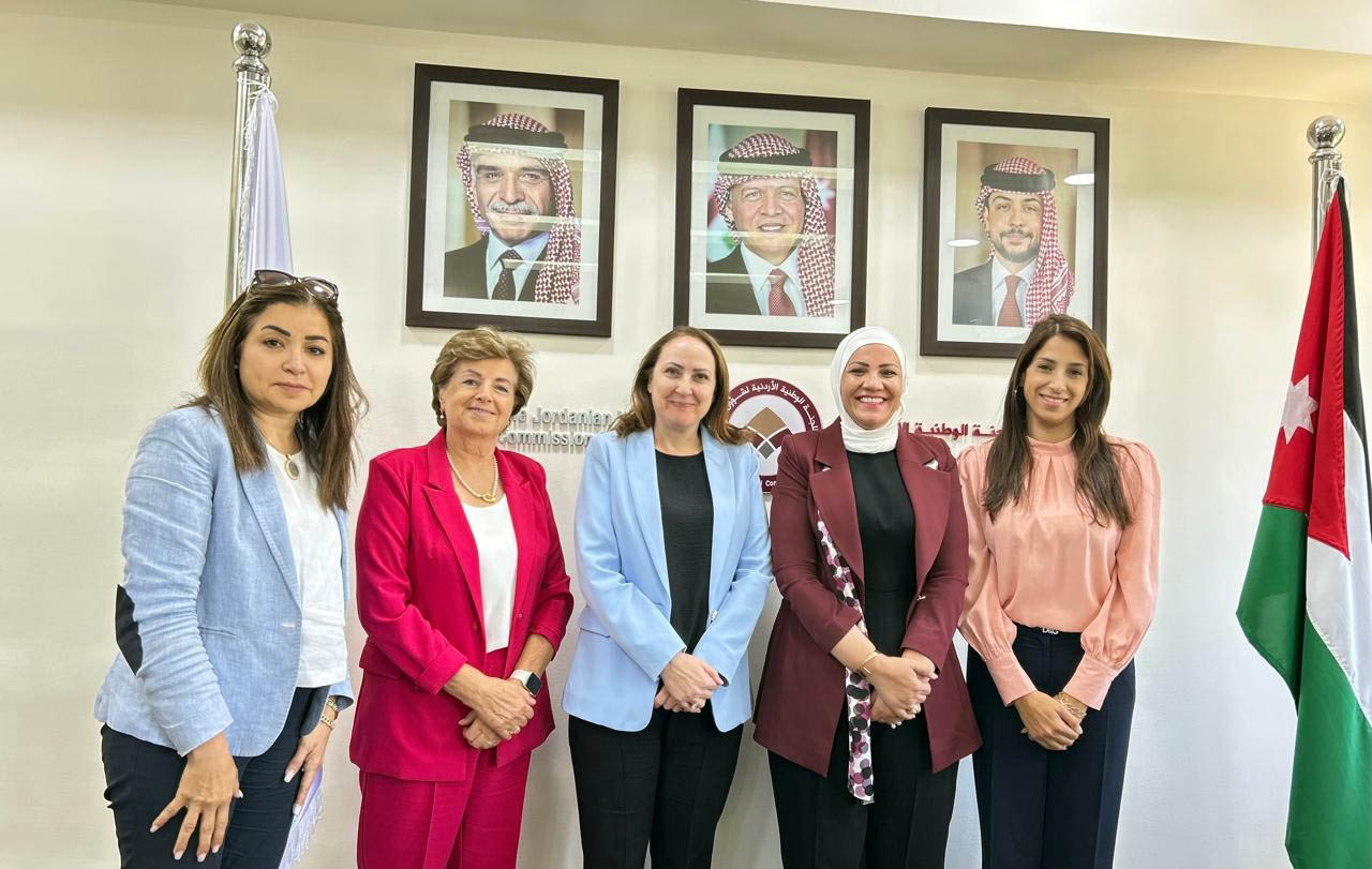 شؤون المرأة والحسين للسرطان تبحثان تمكين المرأة صحيا واقتصاديا