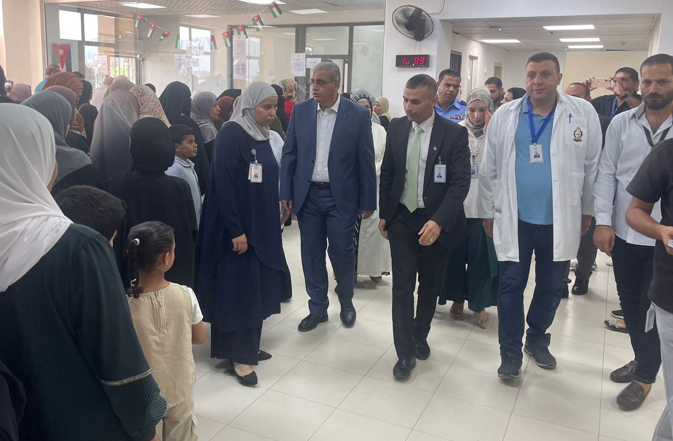 وزير الصحة يتفقد مستشفى الأمير الحسين بعين الباشا