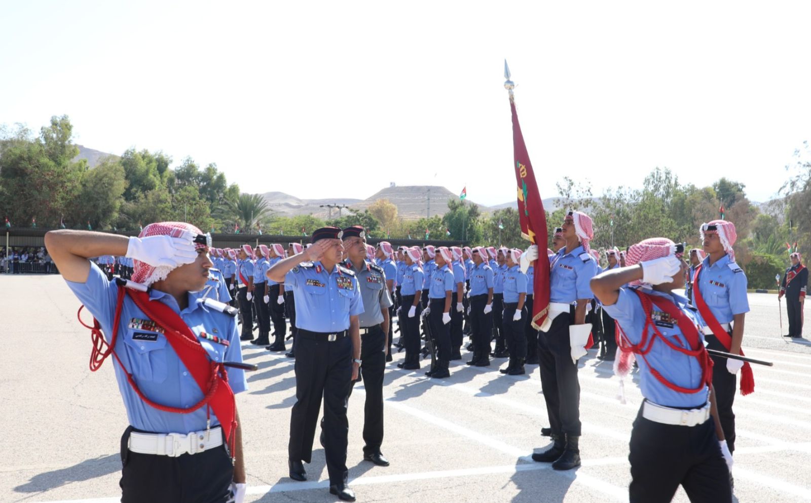 اللواء المعايطة يرعى تخريج كوكبة من مستجدي الأمن العام