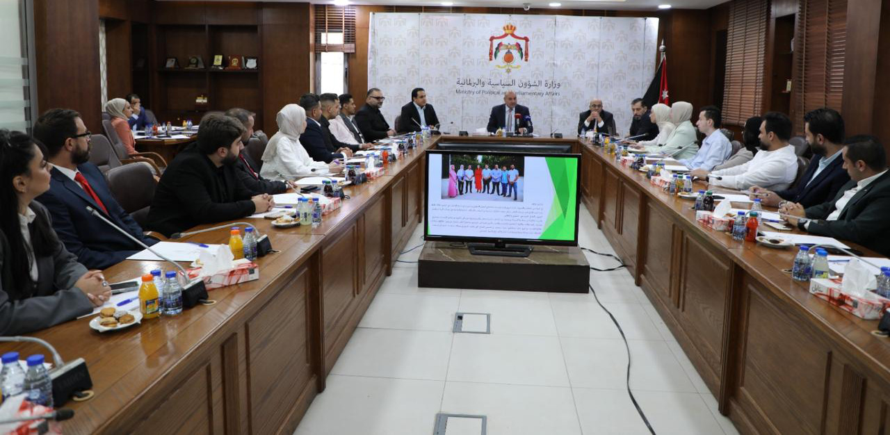 العودات: الشباب هم أمل المستقبل ومسؤوليتهم حماية منجزات الوطن وصون هويته