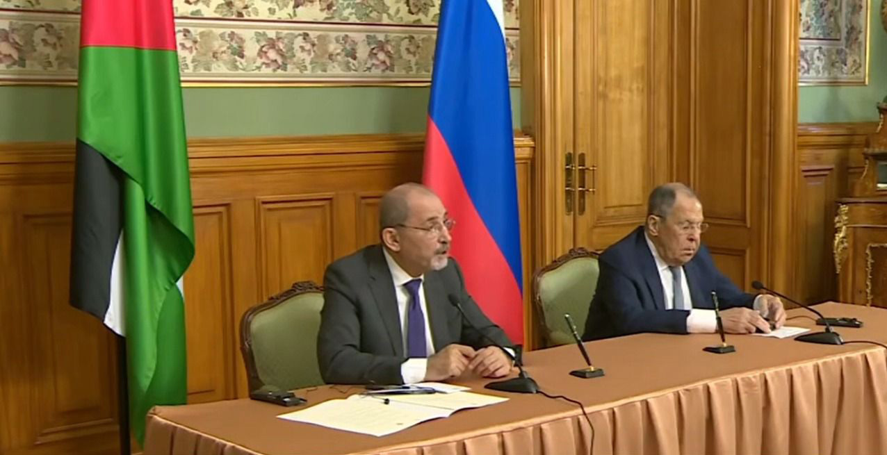 وزير الخارجية يجري مباحثات موسّعة مع نظيره الروسي