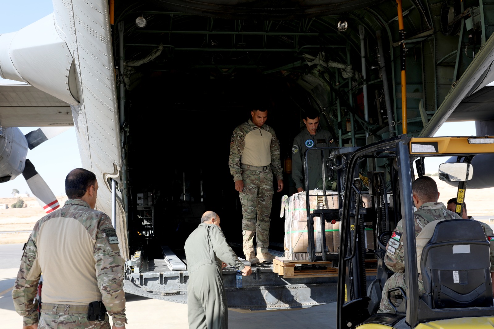 الأردن يواصل إيصال المساعدات إلى غزة عبر إنزالات جوية جديدة