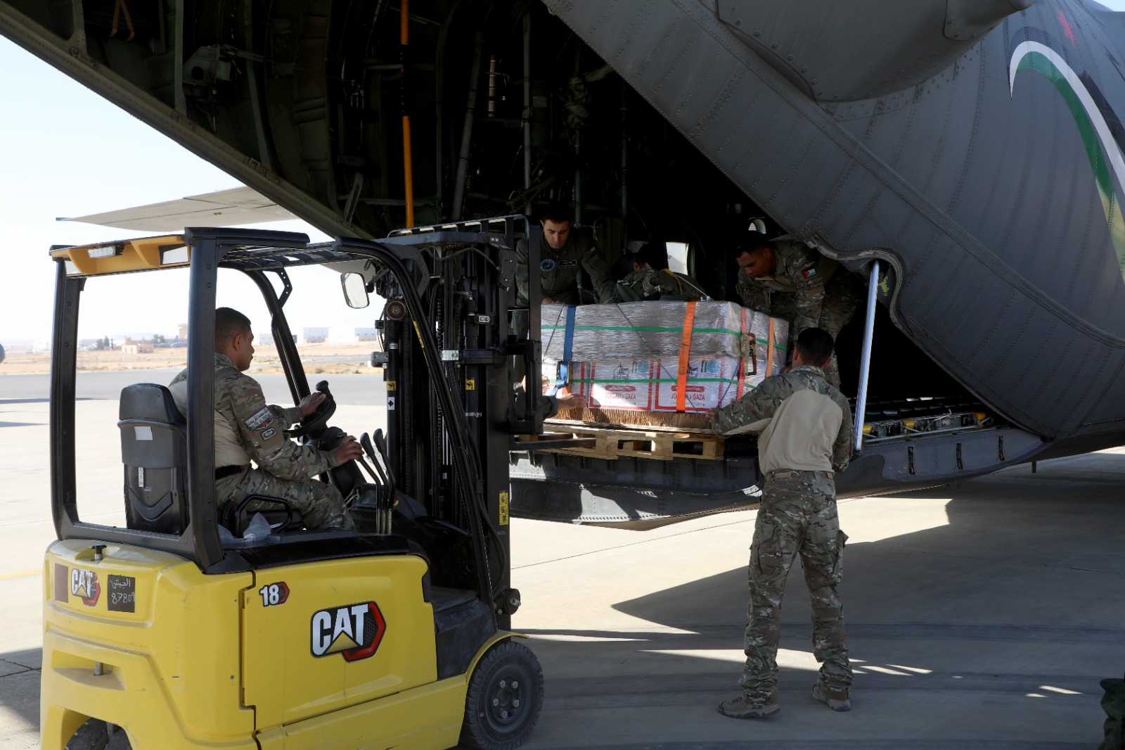 الأردن يواصل إيصال المساعدات إلى غزة عبر إنزالات جوية جديدة