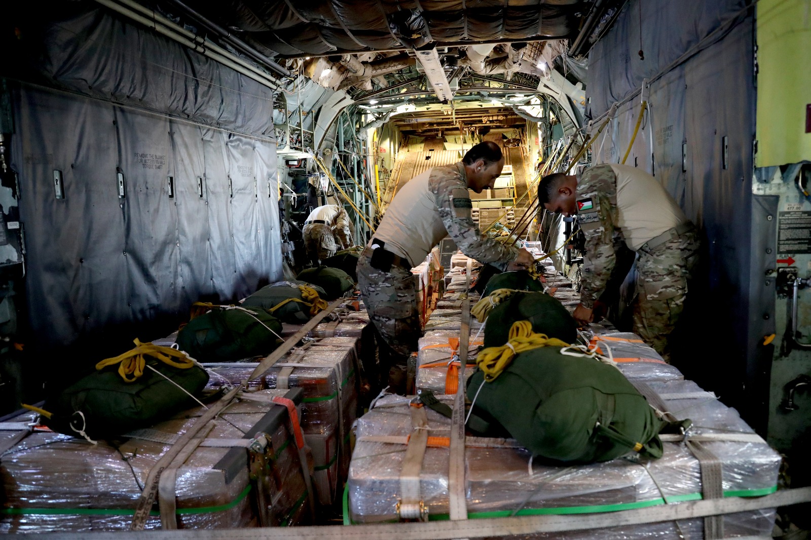 الأردن يواصل إيصال المساعدات إلى غزة عبر إنزالات جوية جديدة