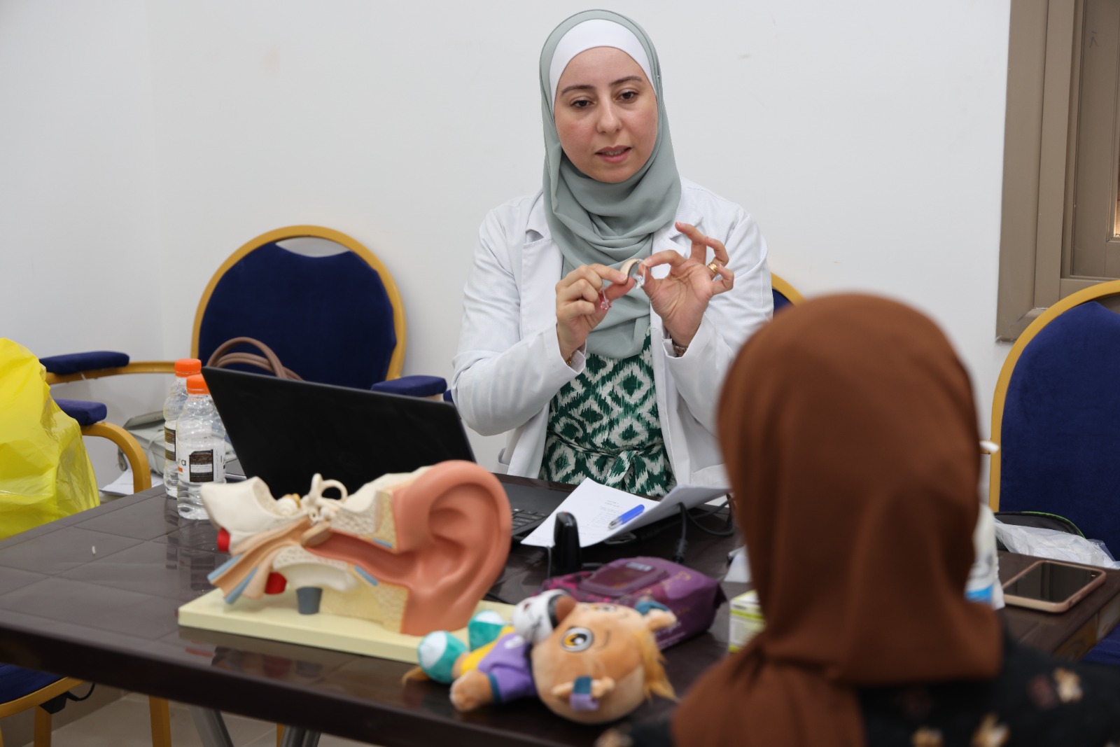 مستشفى الجامعة: تركيب سماعات طبية لـ20 طفلا في البترا