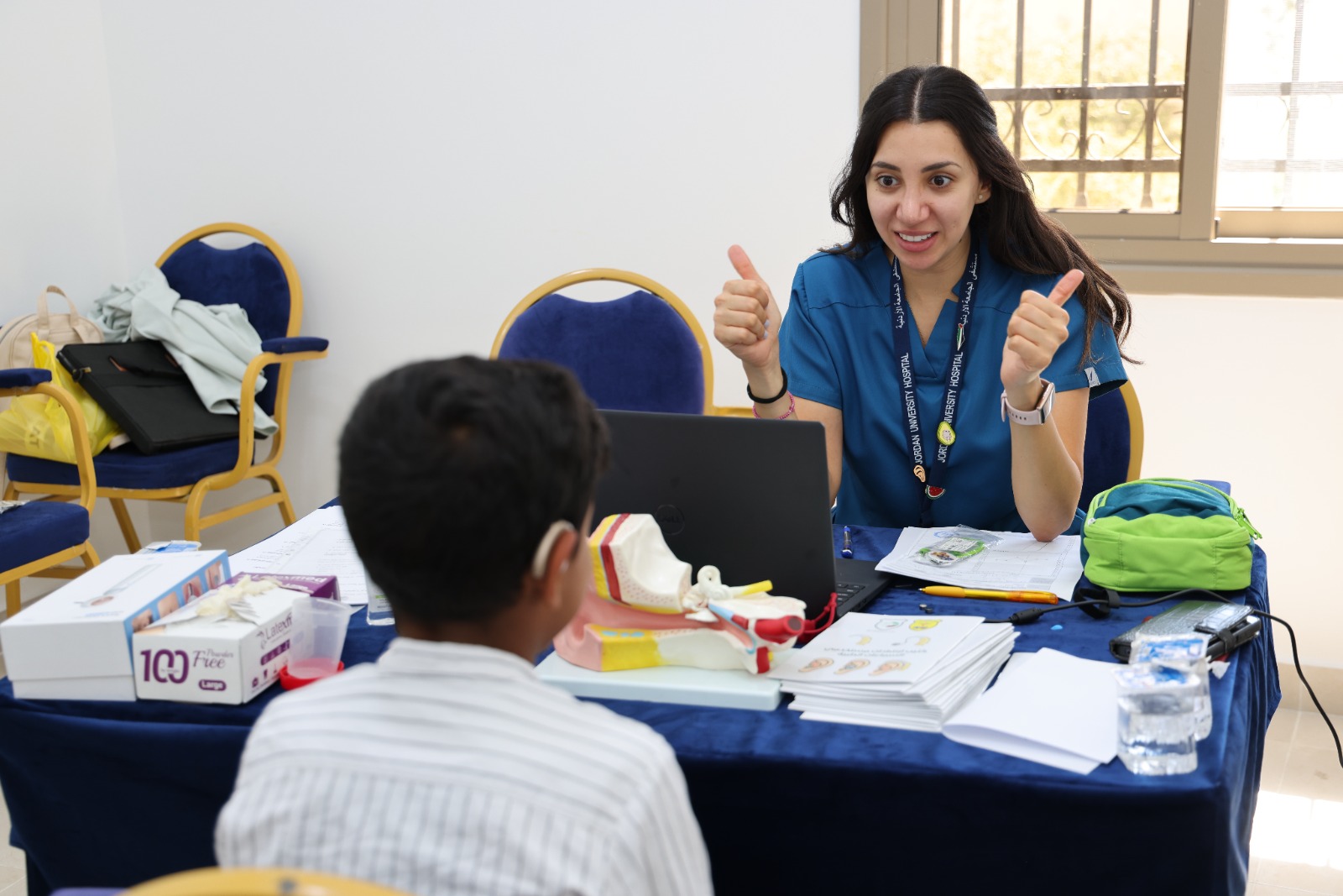 مستشفى الجامعة: تركيب سماعات طبية لـ20 طفلا في البترا