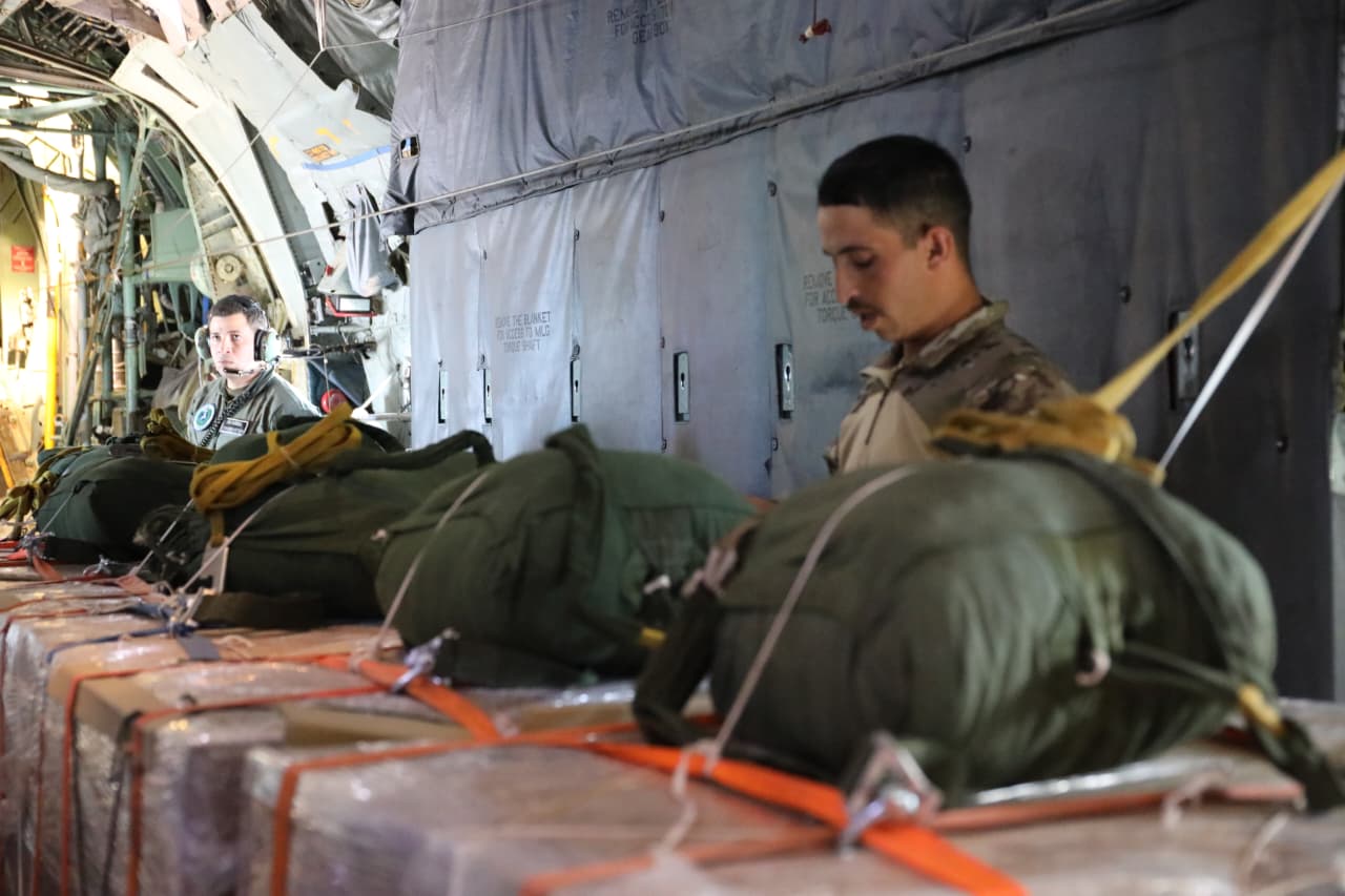 الأردن يواصل إيصال المساعدات إلى غزة عبر إنزالات جوية جديدة