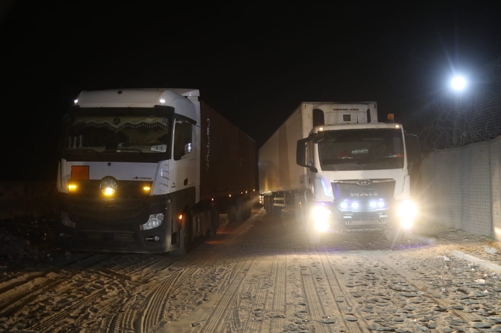 القوات المسلحة الأردنية تسيّر قافلة مساعدات إغاثية للمستشفيين الميدانيين في قطاع غزة