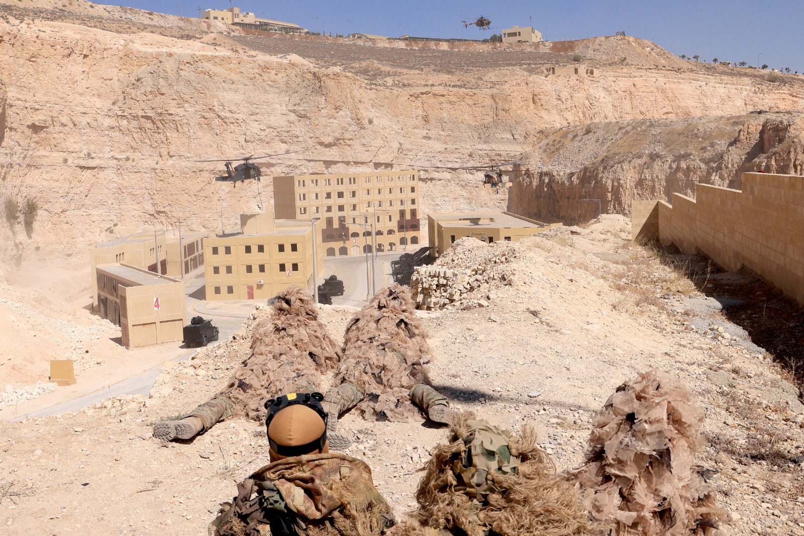 رئيس هيئة الأركان يستقبل وزير الدفاع الياباني