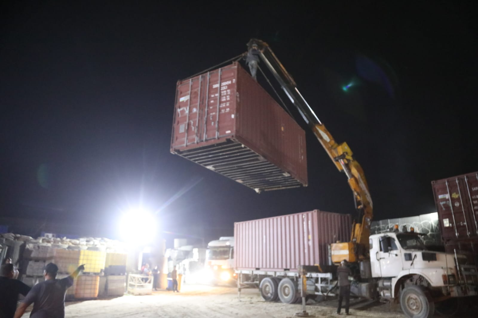 القوات المسلحة الأردنية تسيّر قافلة مساعدات إغاثية للمستشفيين الميدانيين في قطاع غزة