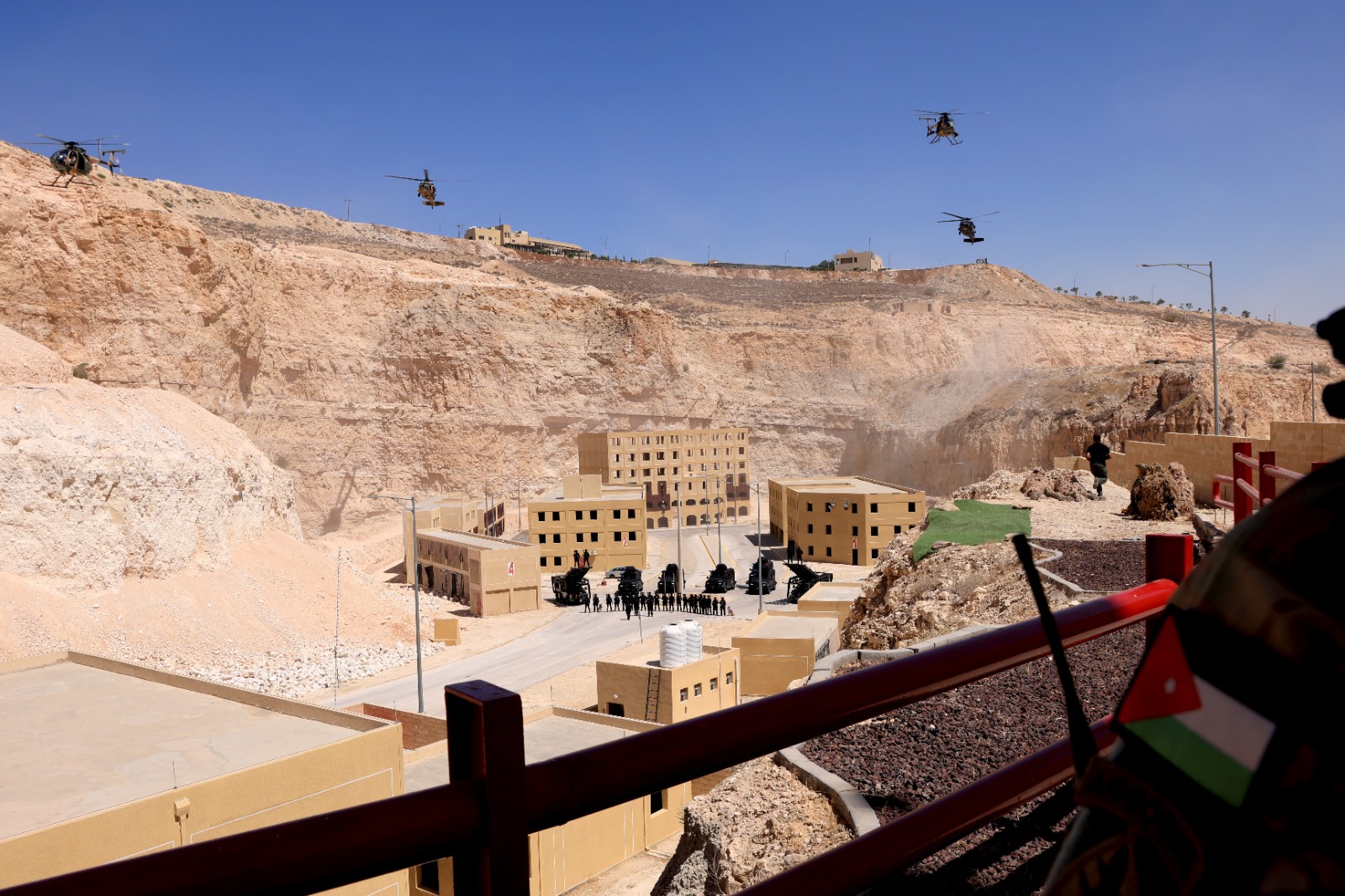 رئيس هيئة الأركان يستقبل وزير الدفاع الياباني