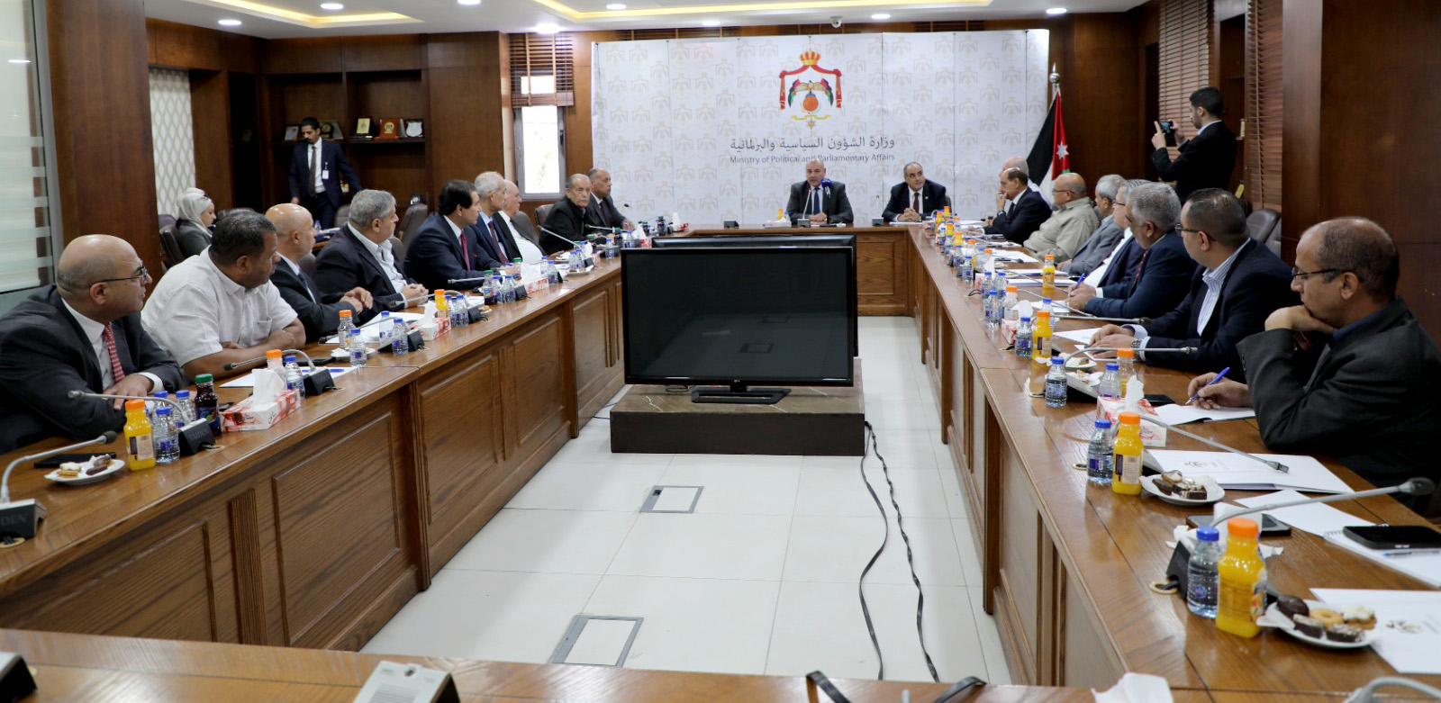 وزير الشؤون السياسية: النقابات العمالية ركيزة أساسية في مشروع التحديث