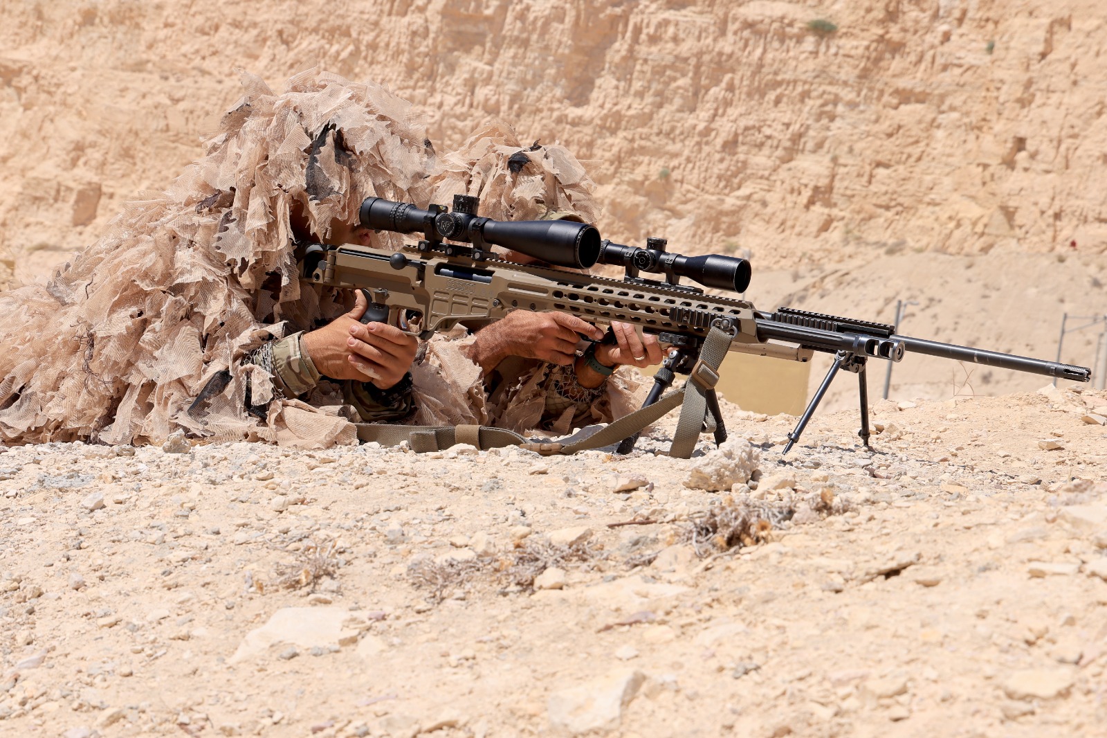 رئيس هيئة الأركان يستقبل وزير الدفاع الياباني