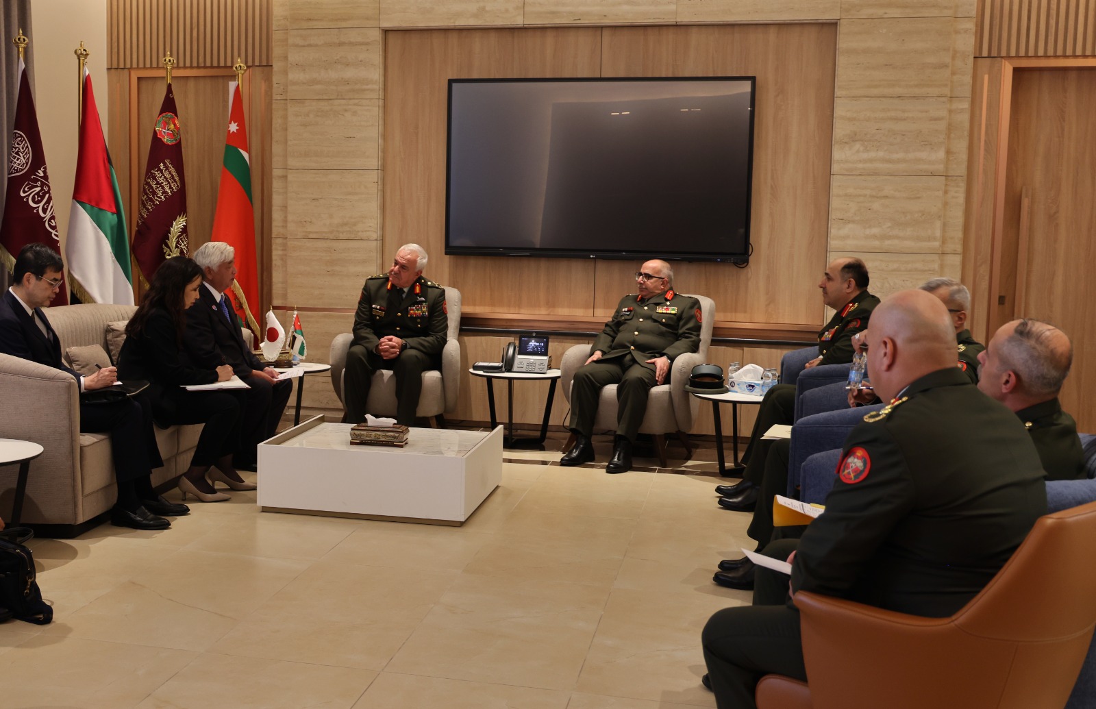 رئيس هيئة الأركان يستقبل وزير الدفاع الياباني