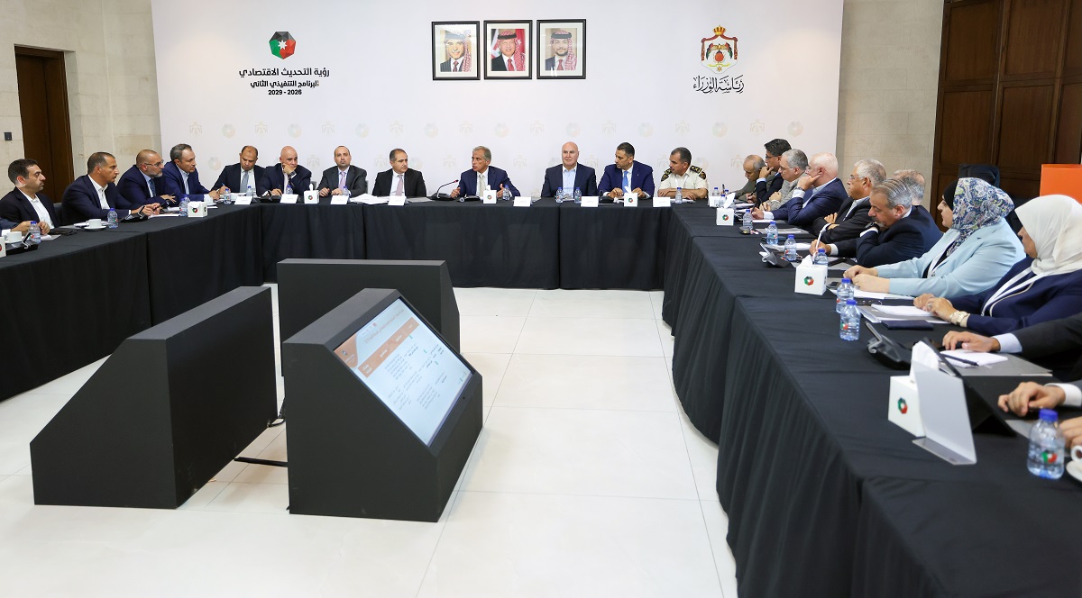 رئيس الوزراء يُشارك في جلسات العمل القطاعيَّة لإعداد البرنامج التَّنفيذي الثَّاني لرؤية التَّحديث الاقتصادي