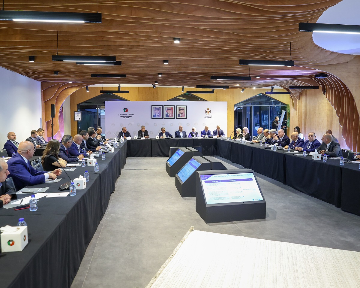 رئيس الوزراء يُشارك في جلسات العمل القطاعيَّة لإعداد البرنامج التَّنفيذي الثَّاني لرؤية التَّحديث الاقتصادي