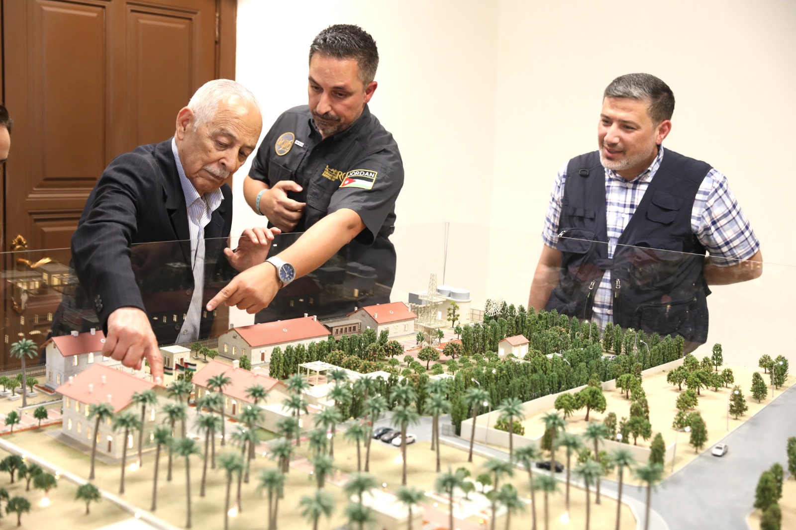 رئيس الديوان الملكي يتفقد مشاريع مبادرات ملكية في محافظة معان